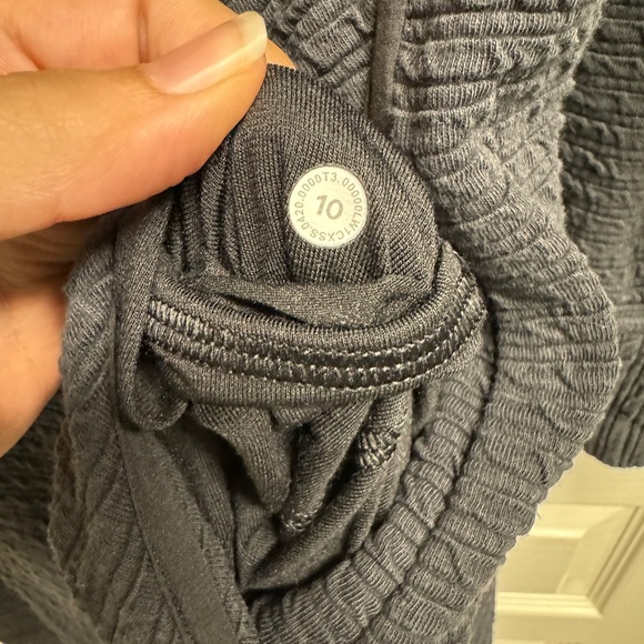 Lululemon On Repeat Dress w/ Detachable Snood Retail $148 Black - Picture 8 of 17